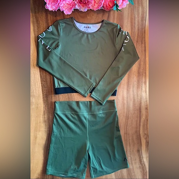 A ONE Brand(NWOT)⭐️ Khaki Long Sleeve Crop Top With Hight Waist Short. - Picture 2 of 7